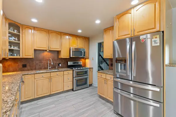 850 Silverwood CT, Lake Zurich, IL 60047