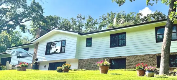 10 River DR, Cary, IL 60013