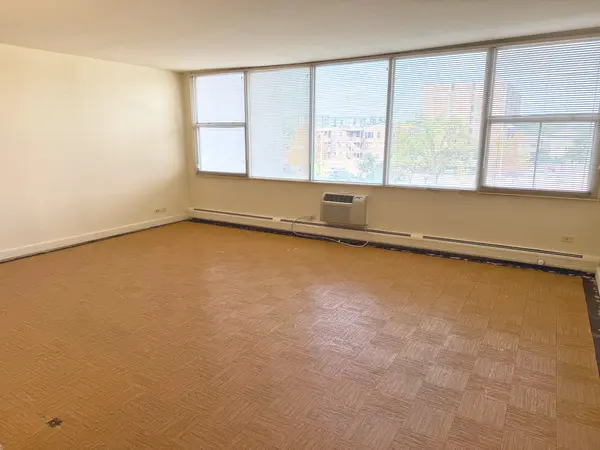 33 N Main ST #2F, Lombard, IL 60148