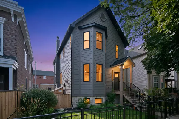 2106 N Campbell AVE, Chicago, IL 60647