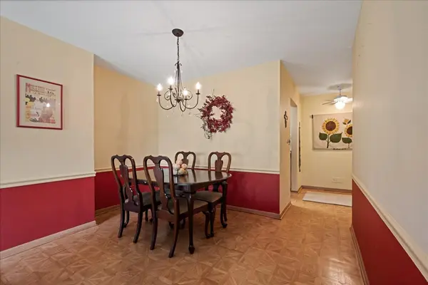300 THAMES Pkwy #3F, Park Ridge, IL 60068
