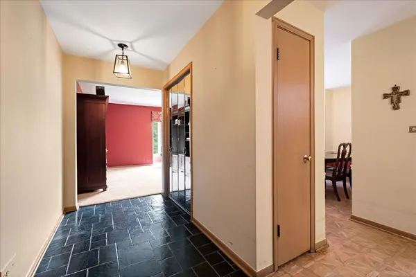 300 THAMES Pkwy #3F, Park Ridge, IL 60068