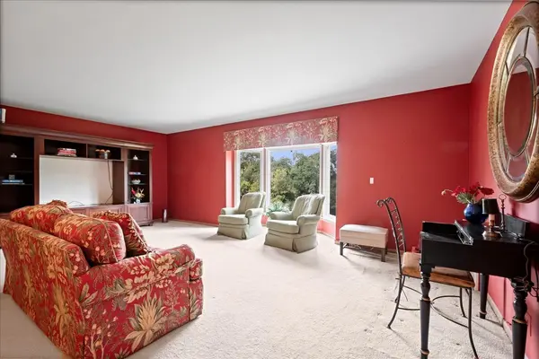 300 THAMES Pkwy #3F, Park Ridge, IL 60068
