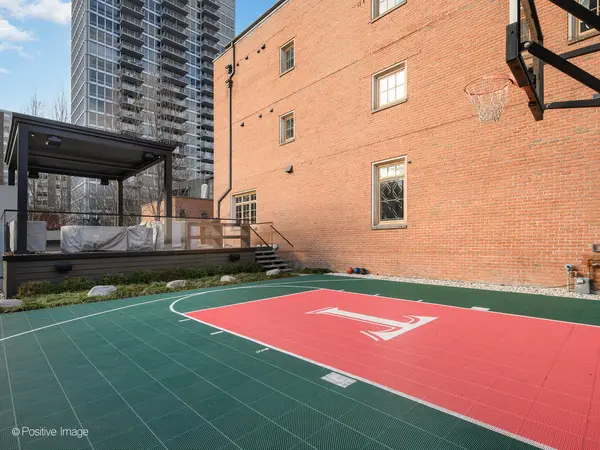 3024 N Lake Shore DR, Chicago, IL 60657