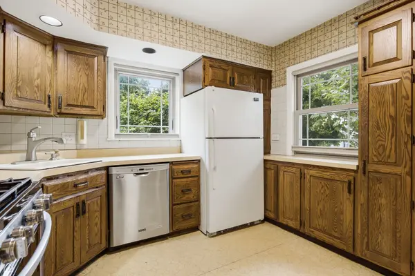 6558 N Troy ST, Chicago, IL 60645