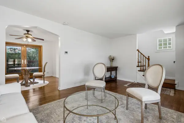 6558 N Troy ST, Chicago, IL 60645
