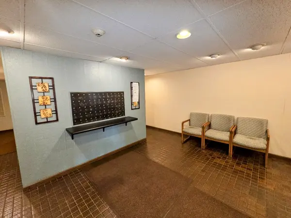 505 Redondo DR #504, Downers Grove, IL 60516