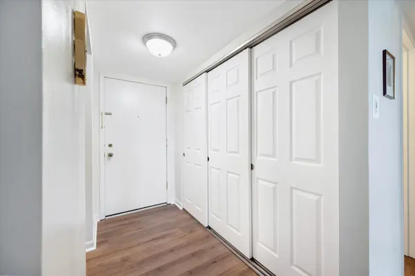 505 Redondo DR #504, Downers Grove, IL 60516