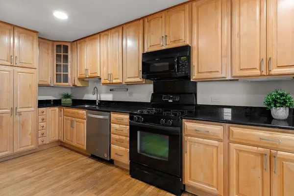 917 Hamlin ST, Evanston, IL 60201