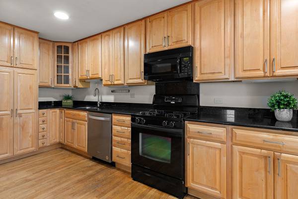 917 Hamlin ST, Evanston, IL 60201