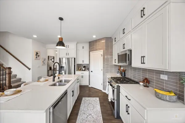 1561 Middleton RD, Pingree Grove, IL 60140