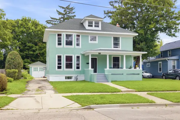 459 N Spring ST, Elgin, IL 60120