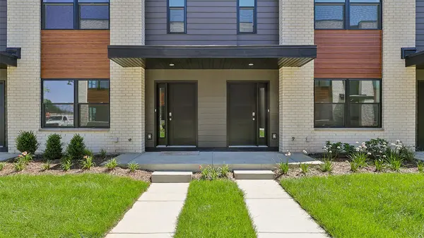 2225 Waters Edge DR, Schaumburg, IL 60173