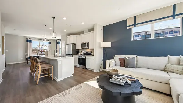 2225 Waters Edge DR, Schaumburg, IL 60173