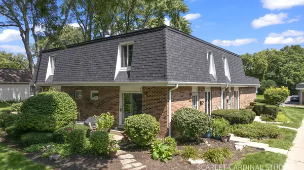 417 Sunnybrook LN, Wheaton, IL 60187