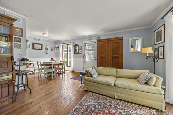 417 Sunnybrook LN, Wheaton, IL 60187