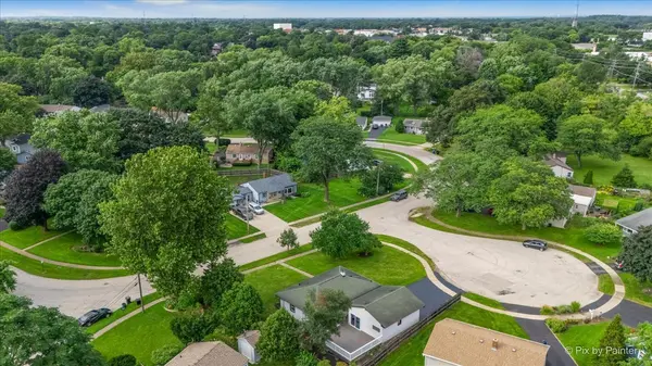 221 Sunset TER, Crystal Lake, IL 60014