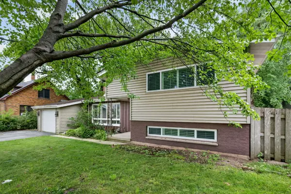 145 Dole AVE, Crystal Lake, IL 60014