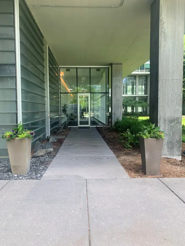 9655 Woods DR #1208, Skokie, IL 60077