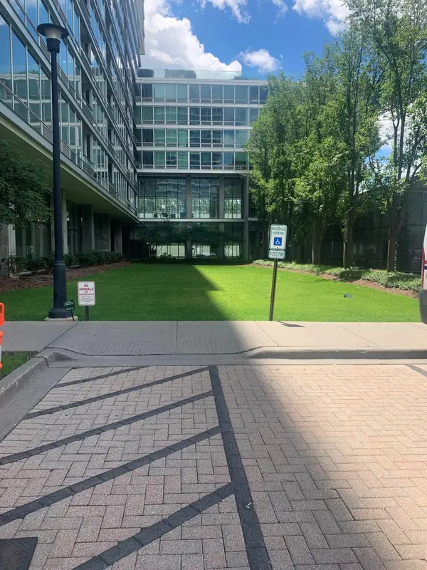 9655 Woods DR #1208, Skokie, IL 60077