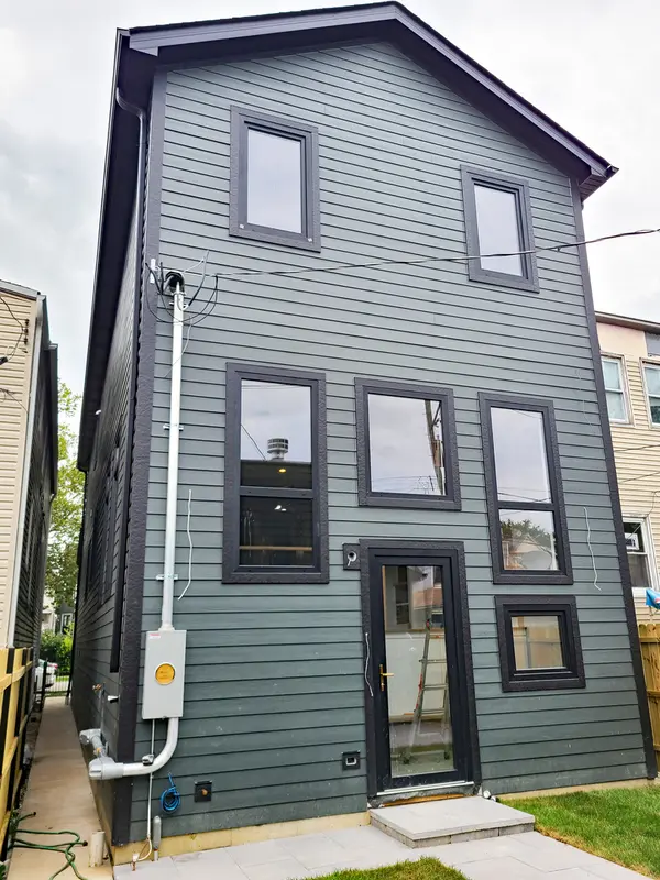 3809 N Whipple ST, Chicago, IL 60618