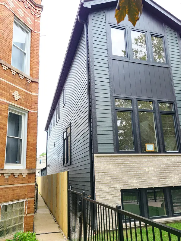 3809 N Whipple ST, Chicago, IL 60618