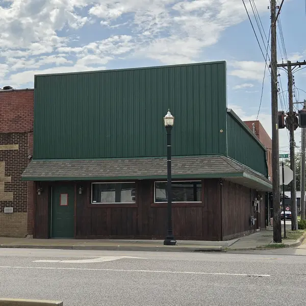 111 N Main ST, Benton, IL 62812