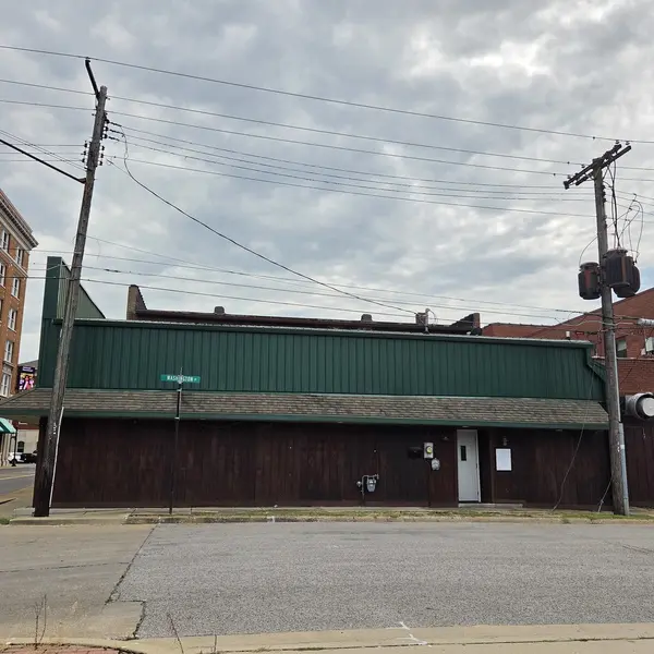 111 N Main ST, Benton, IL 62812