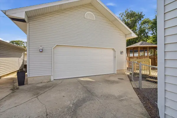 1005 N Western AVE, Bloomington, IL 61701