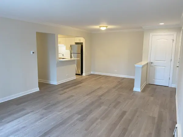 785 Pershing AVE #3-B, Glen Ellyn, IL 60137