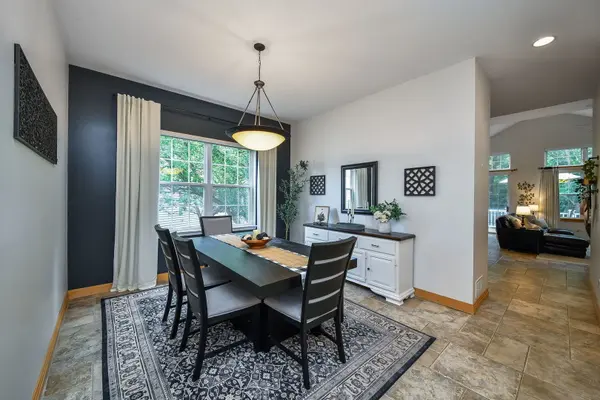 322 Quarry Ridge CIR, Sugar Grove, IL 60554