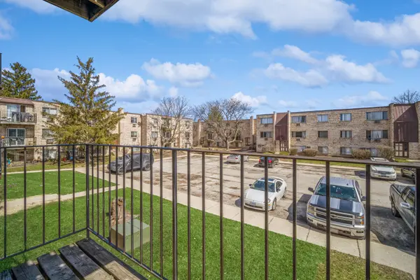 404 Inland DR #2B, Wheeling, IL 60090