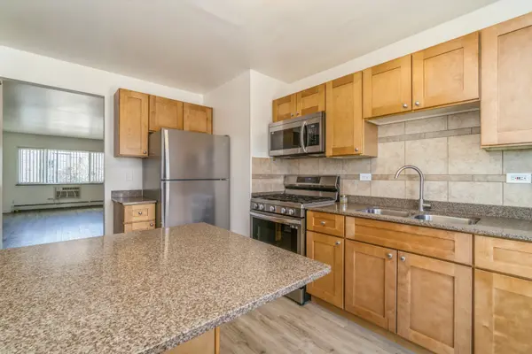 404 Inland DR #2B, Wheeling, IL 60090