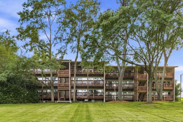 5803 Oakwood DR #2D, Lisle, IL 60532