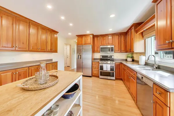 2505 E Mayfair RD, Arlington Heights, IL 60004