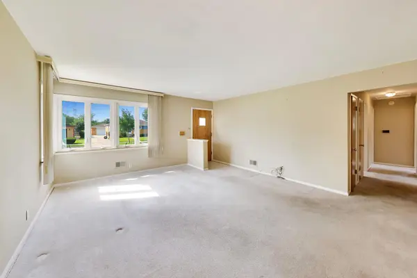 7338 Beckwith RD, Morton Grove, IL 60053
