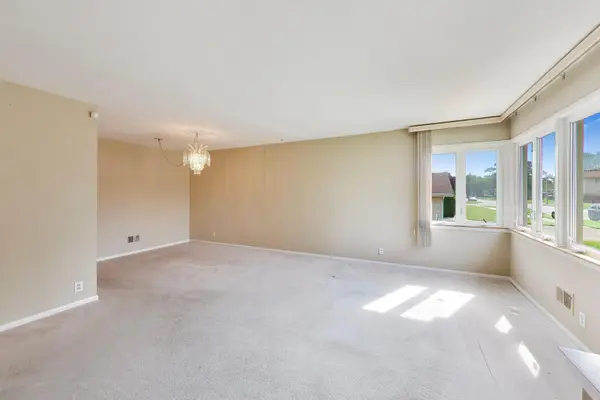 7338 Beckwith RD, Morton Grove, IL 60053