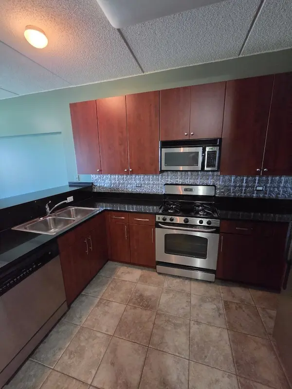 6420 Double Eagle DR #1110, Woodridge, IL 60517
