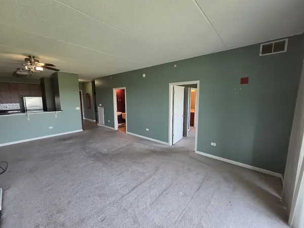 6420 Double Eagle DR #1110, Woodridge, IL 60517