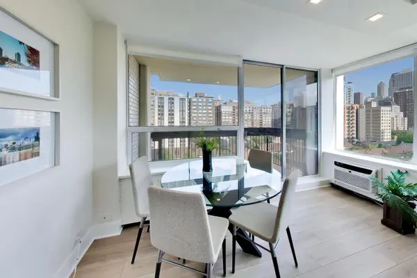 1355 N Sandburg TER #1002D, Chicago, IL 60610