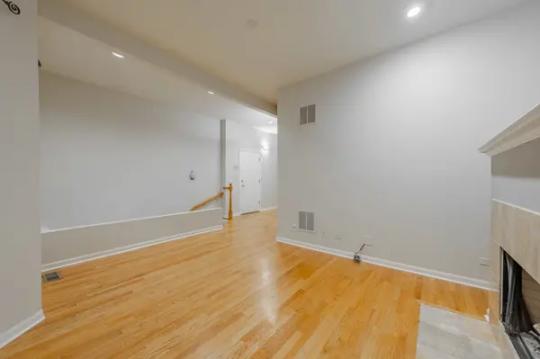 1017 W DAKIN AVE #1, Chicago, IL 60613