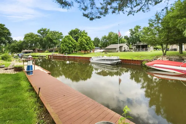8726 E Mallard LN, Wilmington, IL 60481