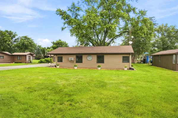 8726 E Mallard LN, Wilmington, IL 60481