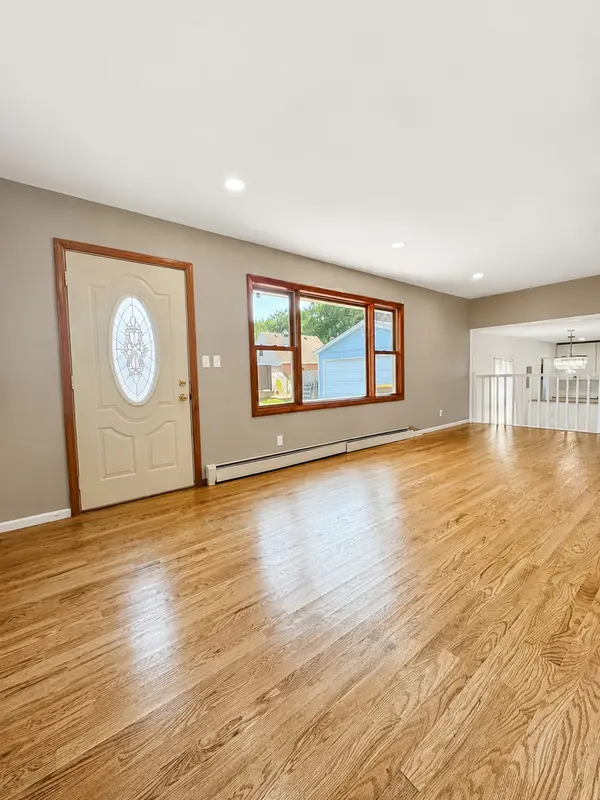 113 Raffel RD, Woodstock, IL 60098