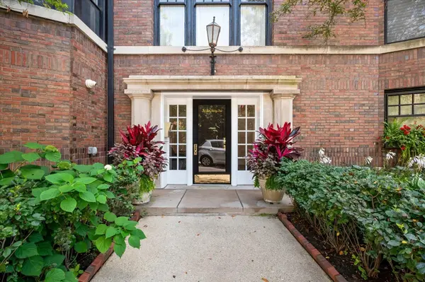 1235 N Astor ST #2N, Chicago, IL 60610