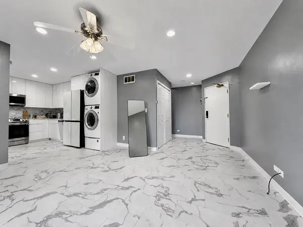 116 GANT CIR #F, Streamwood, IL 60107