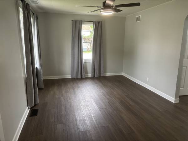527 E 17th ST, Lockport, IL 60441