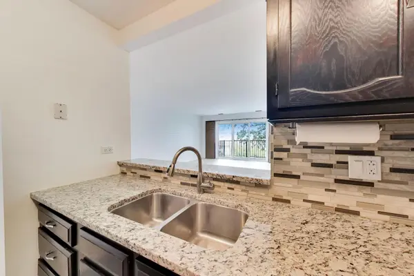 907 Curtiss ST #404, Downers Grove, IL 60515
