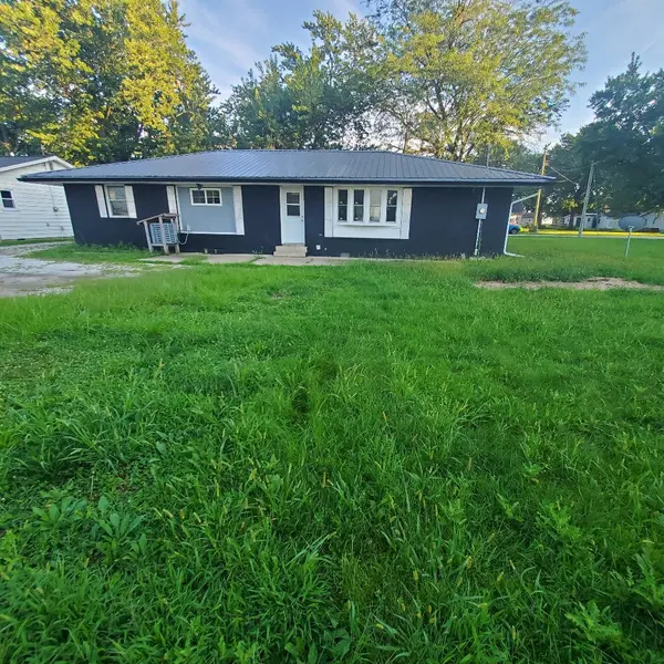 204 3rd ST, Dewey, IL 61840
