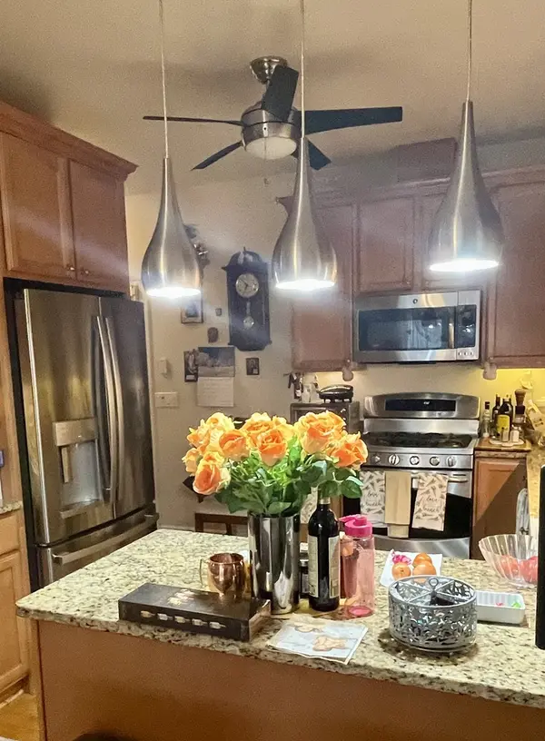 992 W Irving Park RD, Bensenville, IL 60106